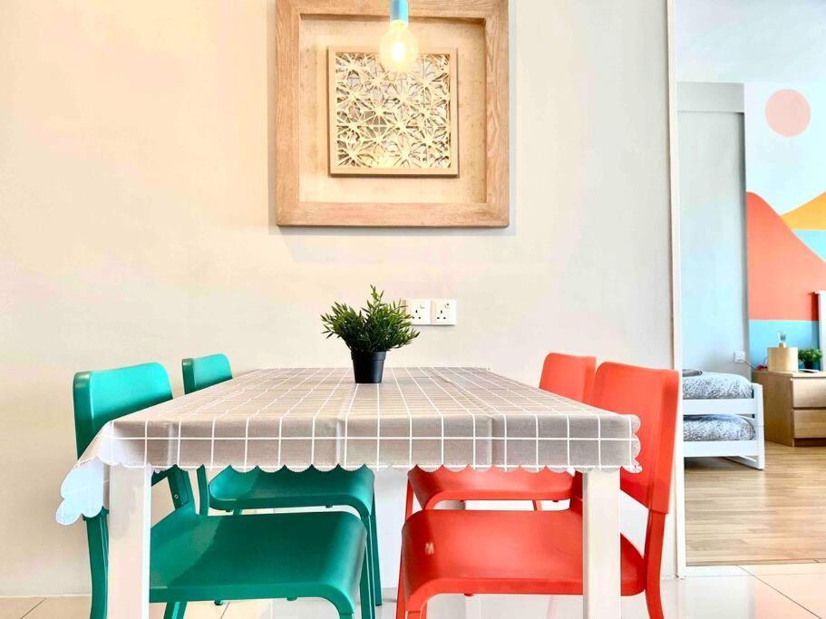 Tropicana 218 Macalister #Wondercolor #Infinity Pool #Georgetown #5Pax #2Br 2Bath #1King 1Queen 1Single #Quality Well Maintained #Private Host Экстерьер фото